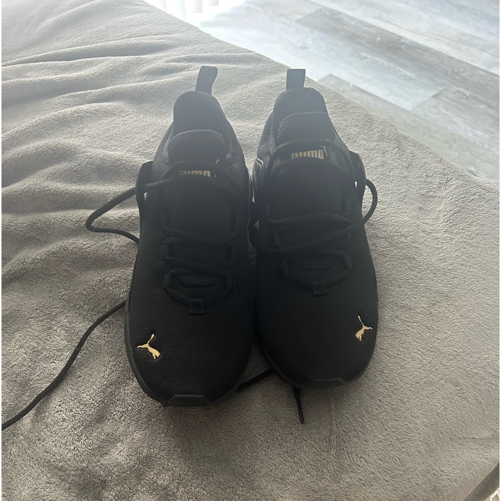 Women's Adidas Shoes. Black size 8. Brand new only tried them on.